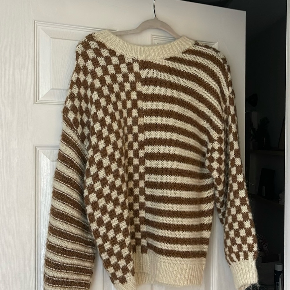 Checkered + striped brown/cream sweater. Size Medium. NWT